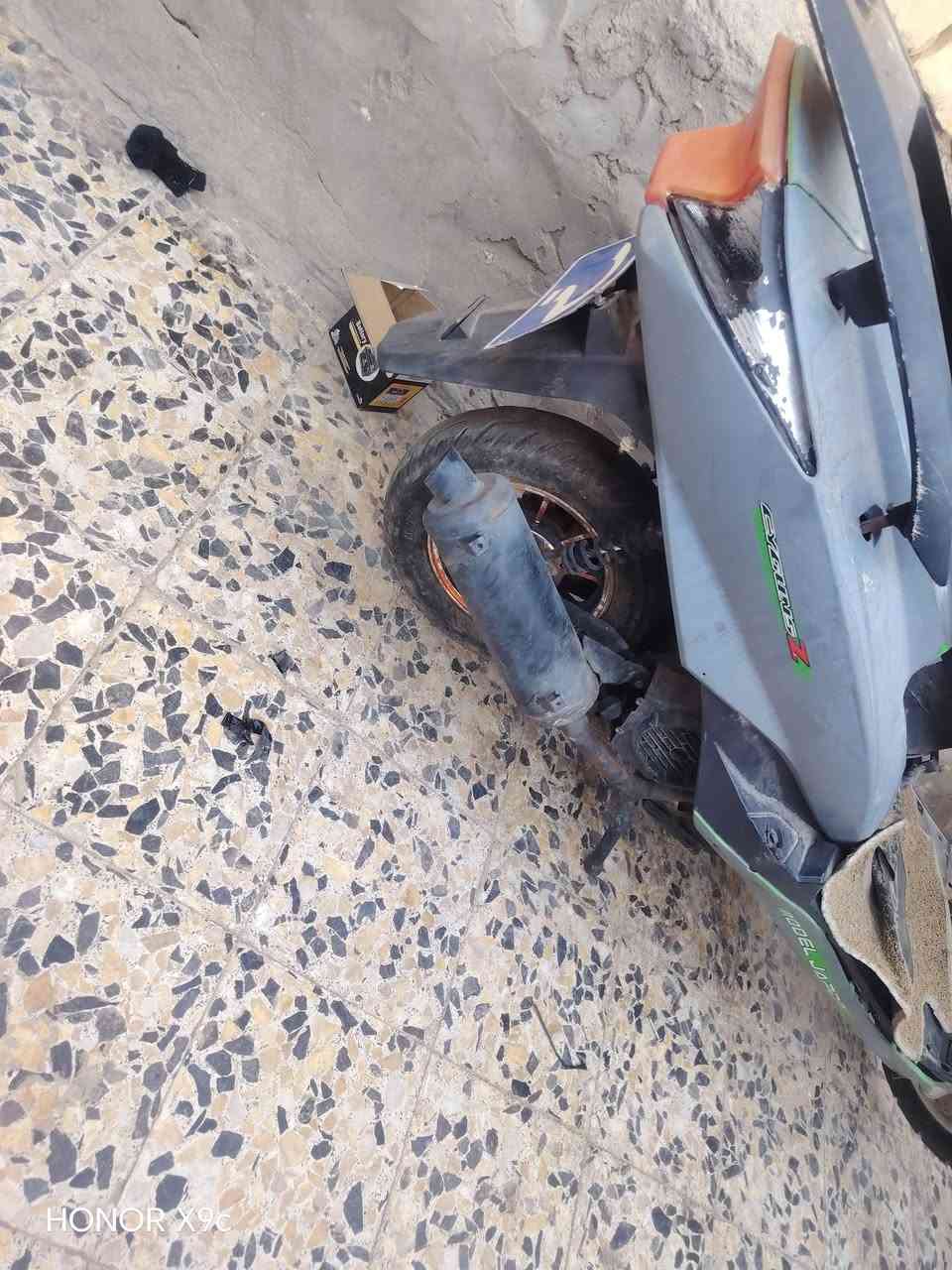 دراجه سكنس صيني للبيع الدراجه متروكه صالها شهرين ابيعا كوم حديد السعر 100وبيها مجال حك جيه مكاني ناصريه حي اريدو متواجد خاص  ***********
