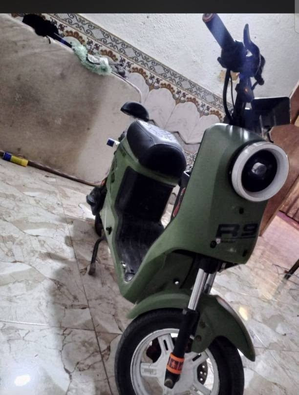 دراجه البيع بطاريات جدد كهربائيات شغاله بس ما تمشي مدري ليش السعر350بيها مجال رقم الهاتف***********
