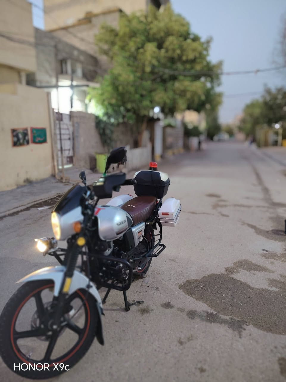 🌹السلام عليكم دراجه سون لنك جديده نضيفه بمعنى💕 الكلمه  كامله مكمله وتجي وتشوف🔥 ابعينك مكاني بغداد الكاظميه مرقمة وسنويه بأسمي برغي مامفتوح بيه💕 الاستفسار والسعر  على الرقم  *********** ☝🏻✌🏽
