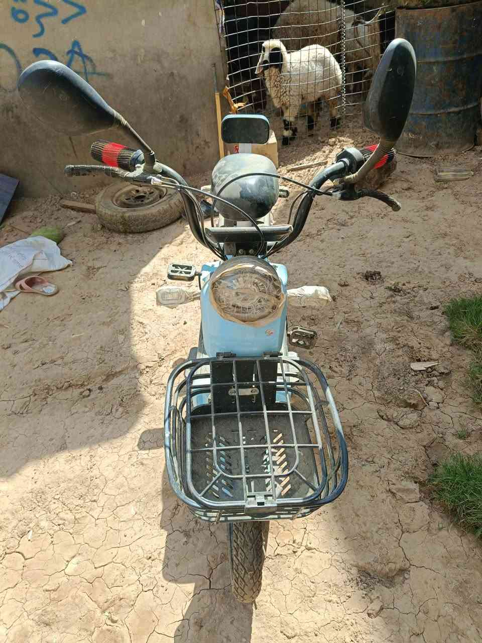السلام عليكم دراجه شحن نضيفه جدا فقط يحتاج بطاريات سعرهن 100 السعر125قفل نهائي رقمي***********مكاني كؤكوك حي العسكري
