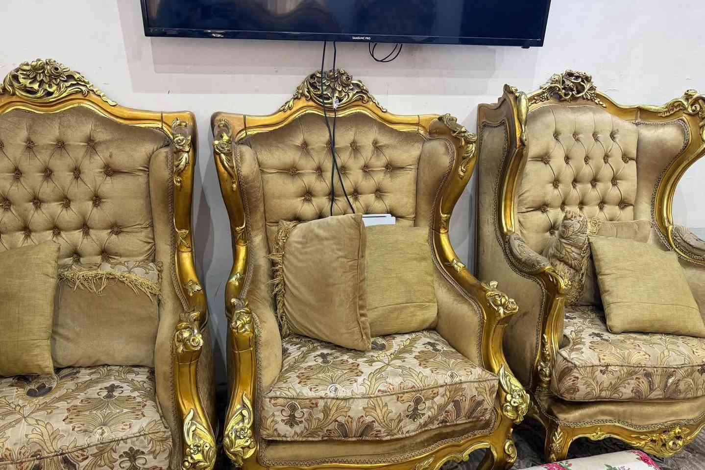 طقم كلاسيكي • تخم صالة • ميز طعام زجاجي