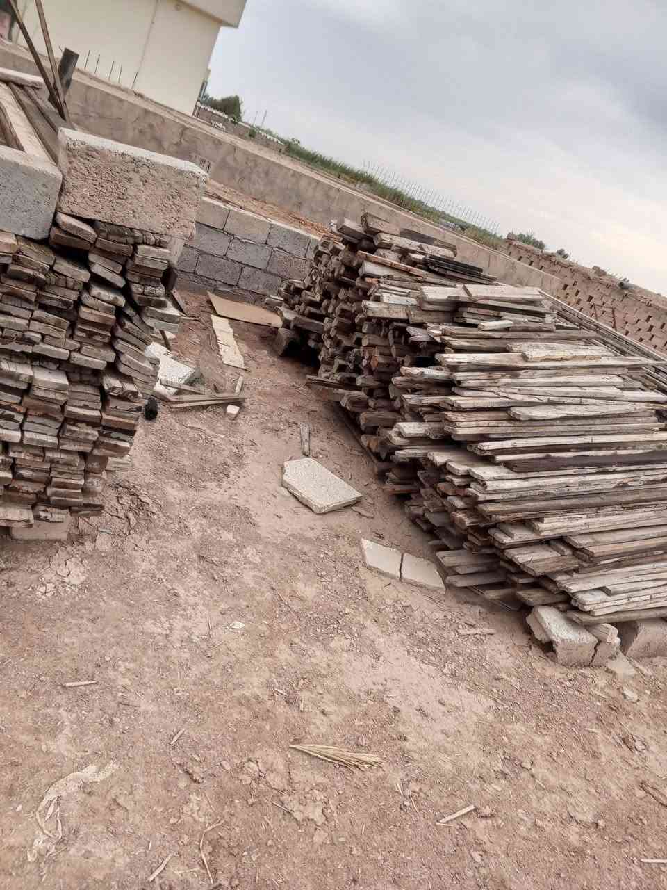 قالب للبيع ينجر.200متر.سطح رباط تقريبا لوحة 25روسي حشب مشتغل مرة.وحدة.بعدة.جديد او بي ما مشتغل ولا شغلة  الاستفسار.***********

