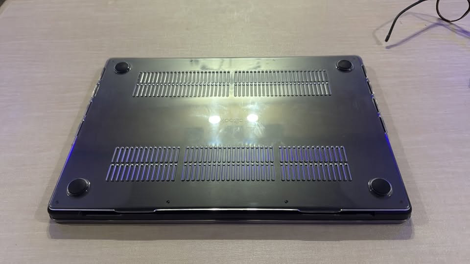 Macbook m4 pro 16 inch
يأتي جهاز MacBook Pro مقاس 16 بوصة (نوفمبر 2024) بشريحة Apple M4 Pro القوية وذاكرة وصول عشوائي (RAM) بسعة 48 جيجابايت، ويعمل بنظام macOS Tahoe (الإصدار 26.6.1). يتميز بشاشة Liquid Retina XDR مقاس 16 بوصة بدقة 3456 × 2234 بكسل ومساحة تخزين 512 جيجابايت SSD. الرقم التسلسلي للجهاز هو JQHFGW5QF3، وضمانه الرسمي ساري حتى 20 سبتمبر 2026. البطارية في حالة ممتازة حيث تبلغ السعة القصوى (Maximum Capacity) 100% مع حالة عادية (Normal)، ولم تتجاوز عدد دورات الشحن (Cycle Count) سوى 77 دورة.

Price : 3,550,000 IQD
Location : Erbil
Whatsapp : ***********
