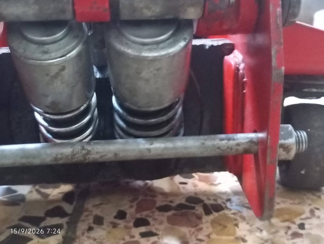 ⭕يوجد توصيل لكافة المحافظات 
جك عربانه 5 طن تمساح دبل بستم اخو الجديد شغال وعل الفحص شرط الشغل السعر 100 الف 
***********

نص مكتوب في الصور:
- 15/9/2026 7:24
- 15/9/2026 7:21
- 15/9/2026 07:25