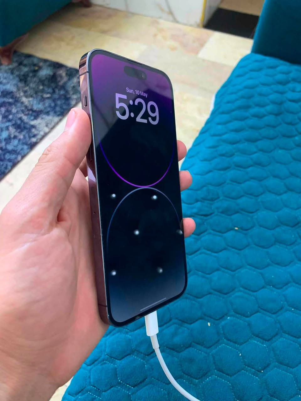 سلام عليكم آيفون للبيع 12 برو ماكس ذاكرة 256 
بطارية 🔋 88 بلادي كلة الجهاز لا مفتوح لا كسر لا شخط عل فحص. مكاني بغداد جسر ديالى القديم 
***********
