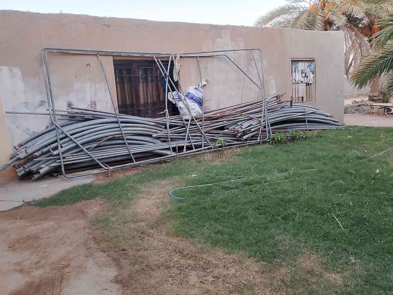 سلام عليكم
اخوان بيت مقطي للبيع كامل 
الحديد الثقيل الاولي 
السعر مليون و750 وبي مجال لطيبين 
يرهم مراوس حسب القناعه بحلال او تنكتر 
او موطور  وابو  الفرق مدلل 
مكان /العبيدي 
رقمي /***********
