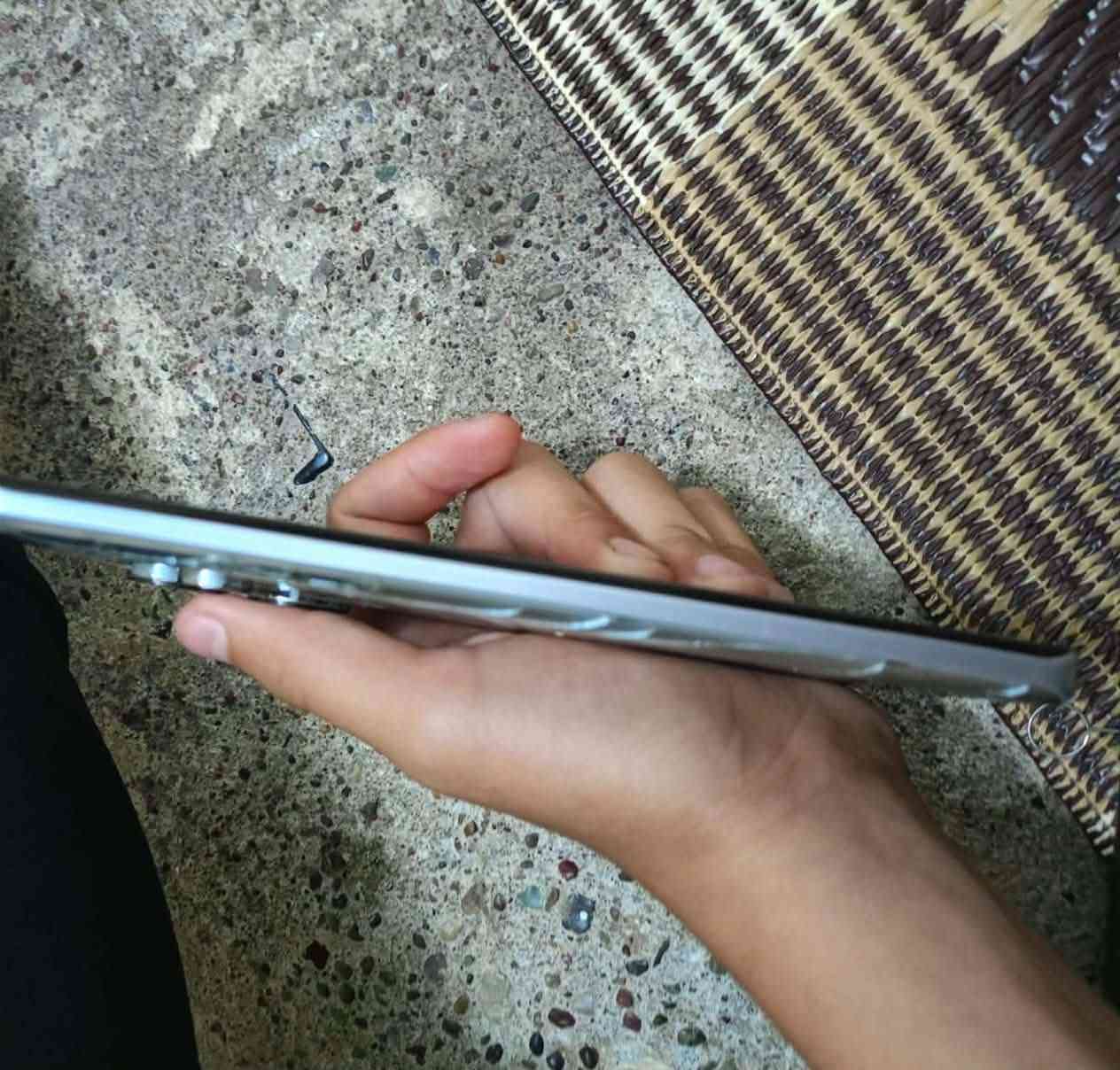 ريلمي جيتي6 مكسور ضهر فقط ذاكرة 256رام 12 معالج سناب دراكون 8 جين3 كل الالعاب 120فريم كامرة فول معا شاحنة 120 واط السعر 330بي مجال بسيط ***********
