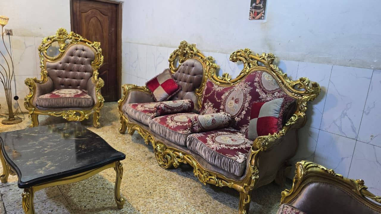 تخم زان مصري اصلي طلا ورق الذهب
10 مقاعد بدون ي ضرر نظافه 100% 
سعر 875 مكان مكان البياع
 اكو توصيل ب واتساب
 ***********

