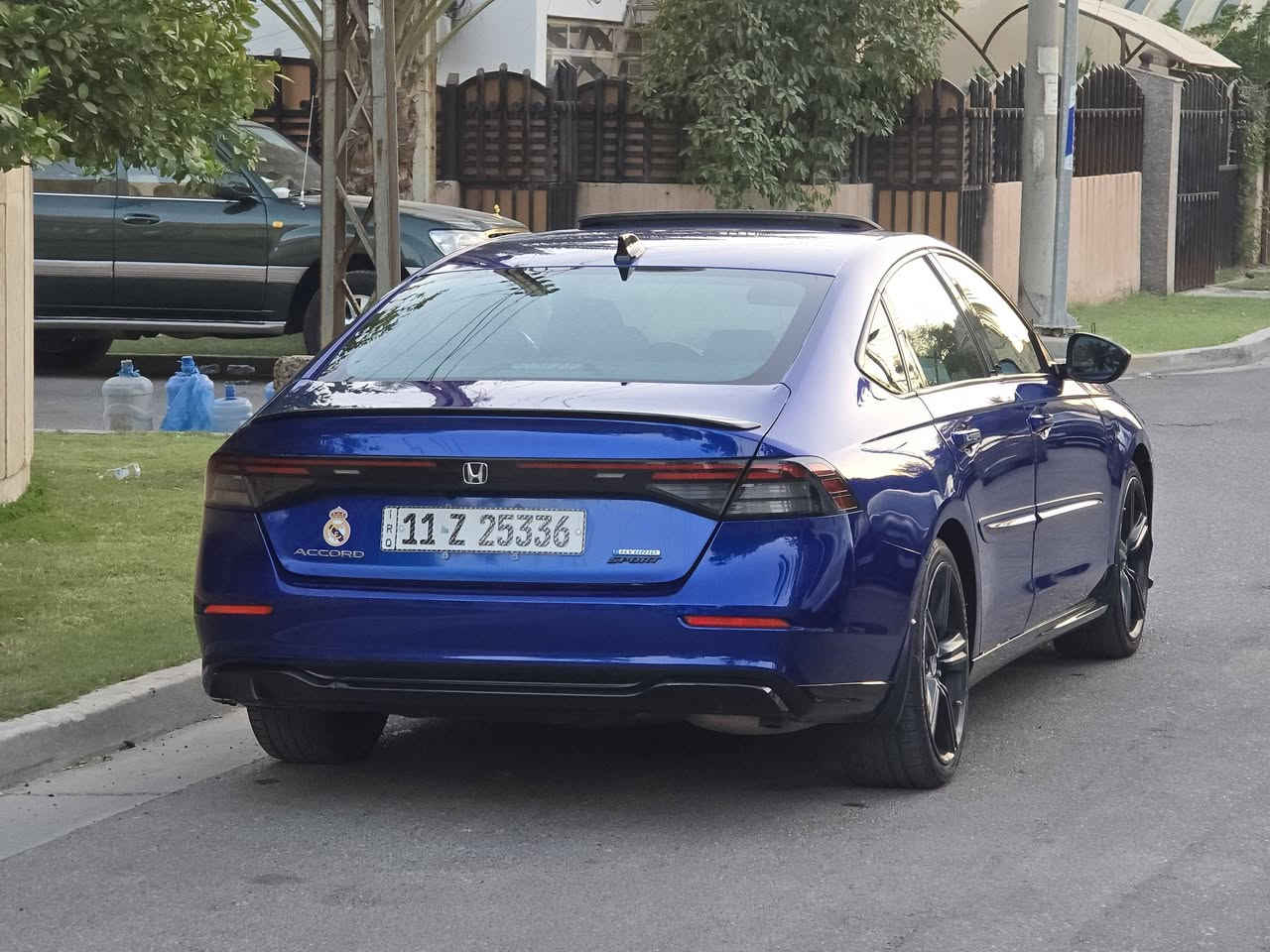 هوندا اكورد سبورت L موديل 2023 هايبرد 
 
السيارة ماشيه 48 الف ميل

فول مواصفات 
• مكينة 2000 هايبرد تنفس طبيعي
• كير اوتوماتيك 
• شاشة كبيرة
•فتحه سلايد
• كشنات جلد تدفئه
• كاميرا خلفية 3 انظمة
• كرسي كهرباء جلد  لون اسود  
• رادار امامي
• مانع تصادم
• محدد مسار 
• تصحيح مسار
• شفتات بالستيرن
• مثبت سرعة
• مانع انزلاق
• دخول ذكي 
• إنارة ترحيبية
• هندبريك كهرباء
• عداد ديجيتال
•لايت عدسات زينون
• نظام اوتو لايت Auto
• لايت العالي زنون 
اوتو هولد للبريك
• حساسات مطر 
• حساسات امامي خلفي 
• حساسات ضغط هواء الإطارات
• أوامر صوتية
• 4 أنظمة قيادة (eco,individual , sport,normal )

السياره وارد امريكي بدون صبغ فقط الدعاميه  وصور الحادث مرفقه 

السعر 182 قابل للتفاوض 

مكان السيارة بغداد حي الاطباء بلجهاد قرب خدمي شارع المطار للتواصل 
***********
