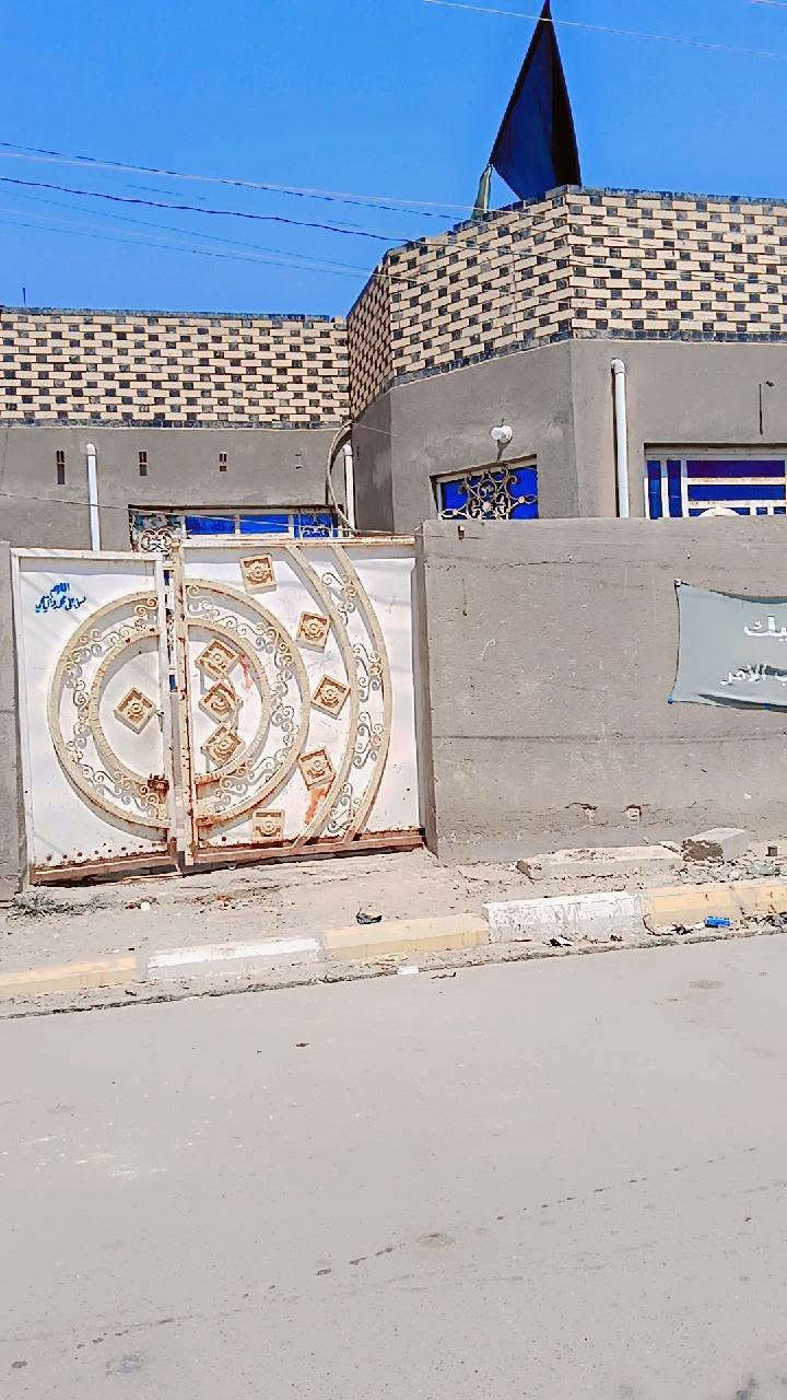 بيت طابو للبيع  المساحه 200 غرفتين صاله ديوانيه مطبخ حمامات عدد 2درج بايات بناء طابوك السعر 140وبيه مجال العنوان  الفتاحيه حي الإمام المهدي قرب مدرسة مصابيح المعرفه الكرفانات
***********
