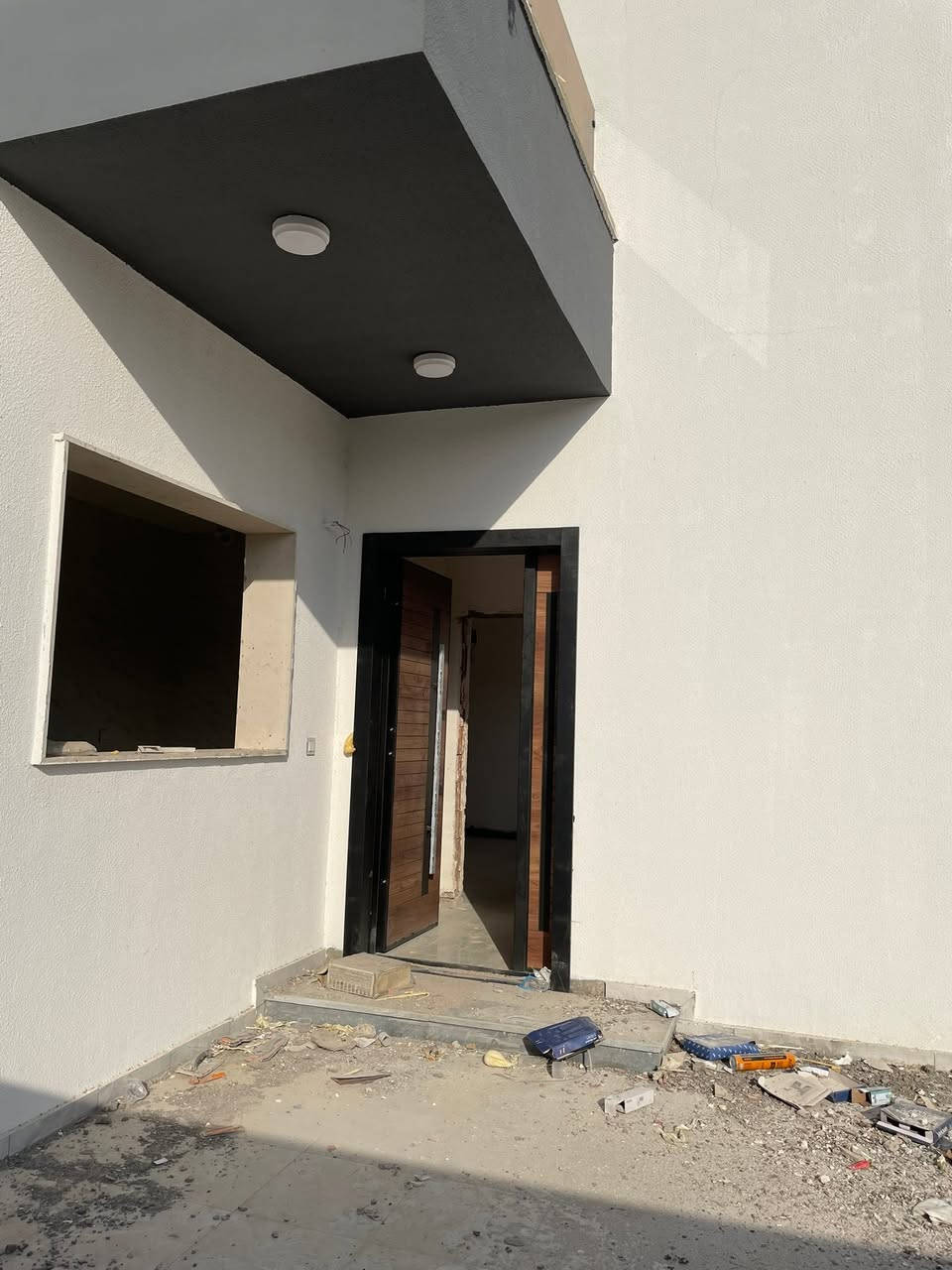🏡 للبيع بيت  في مجمع مكي السكني
مقابل جامعة ديالى 
                   أستلام قريب💥
‎📐 مساحة البناء: 250 م²�🏠 طابقين�🛏️ 4 غرف نوم�🚿 3 حمامات�🛋️ صالتين�🌿 حديقتين�✨ استقبال واسع ومميز�🏊 مسبح خارجي
💎 تصميم عملي ومساحات مريحة، مناسب للعوائل ويمنحك خصوصية وراحة
📞 للاستفسار ومعرفة السعر والتفاصيل /    ***********   
‎🔥 فرصة مميزة للسكن أو الاستثمار — لا تفوتها!
