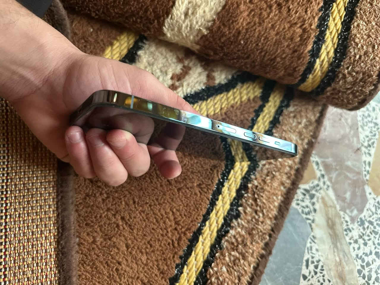 السلام عليكم ايفون 13 برو ماكس مبدل شاشه سوداء بطاريه 86 في سايدي واقف جهاز نظيف كلش حلو سعر 490 بمجال بسيط بغداد تقاطع النهروان تقاطع ***********

نص مكتوب في الصور:
- 3:51 القطع والخدمة تجمع Apple سجل تاريخ القطع والخدمة، وهذا السجل يعرض معلومات عن هذا الـ iPhone وحالته وتفاصيل إصلاحه. معرفة المزيد... سجل تاريخ الخدمة الشاشة غير معروف بصمة الوجه مشكلة
- 3:51
- حالة البطارية والشحن
- كما هو الحال مع البطاريات القابلة لإعادة الشحن، بطارية الهاتف قابلة للاستهلاك وتصبح أقل فاعلية مع الوقت.
- معرفة المزيد...
- الحد الأقصى للقدرة
- 86%
- هذا قياس لقدرة البطارية مقارنة بقدرتها عندما كانت جديدة. قد تتسبب القدرة المنخفضة بتقليل ساعات الاستخدام بين عملية الشحن والأخرى.
- أقصى قدرة للأداء
- ستساعد الأنظمة المضمنة في النظام والمكونات في تخفيف آثار الأداء التي قد تلاحظها أثناء التقدم الكيميائي في عمر بطارية iPhone.
- شحن البطارية المحسن
- للحد من استنزاف عمر البطارية، يتعلم الـ iPhone من عادات الشحن اليومية، بحيث ينتظر ولا يتجاوز 80% حتى يحين موعد حاجتك إلى استخدامه.