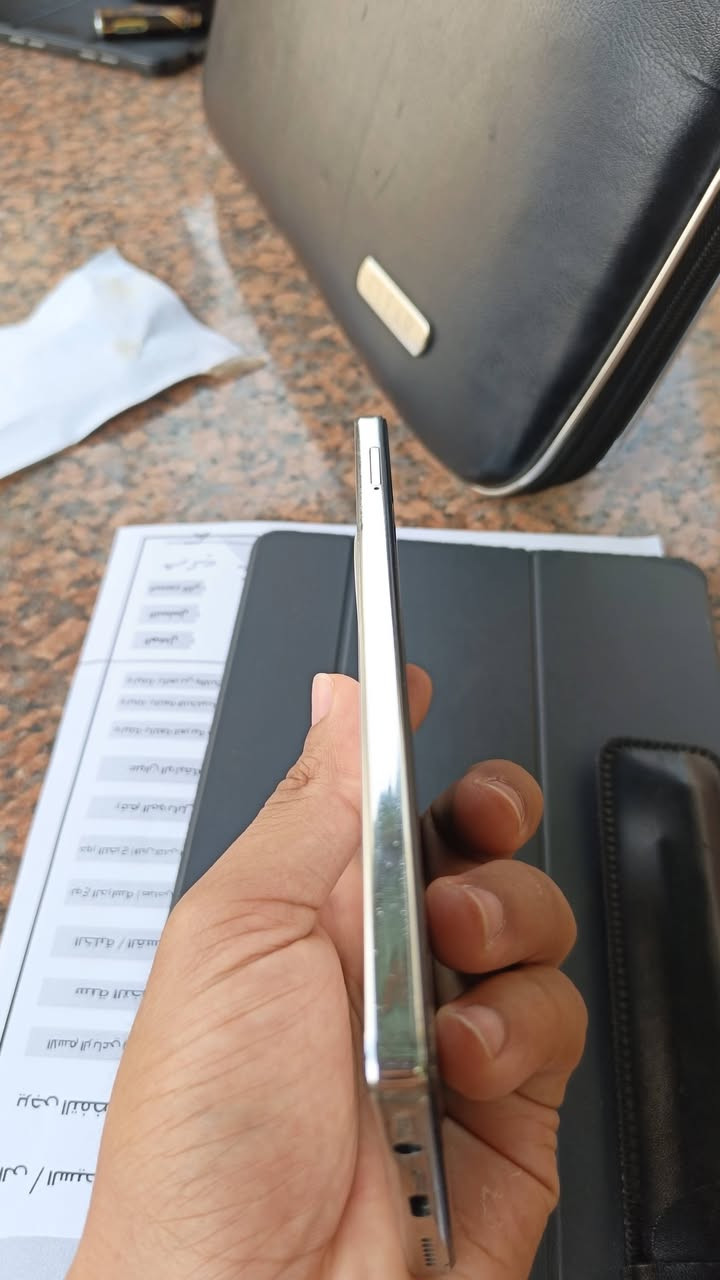 تكنو كامون ٣٠ • نضيف • خط بالشاشة