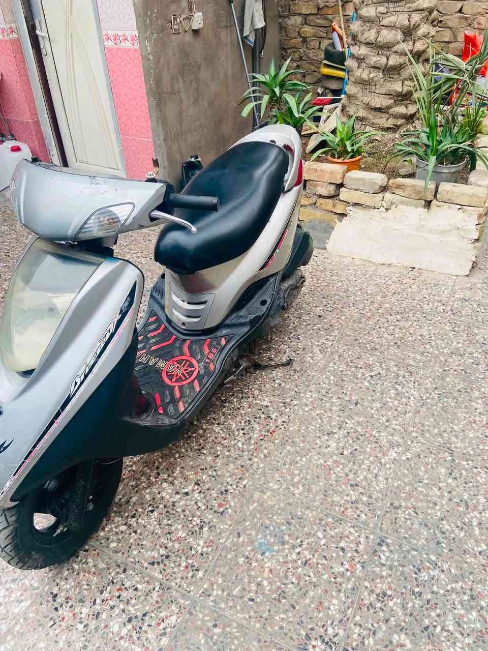 السلام عليكم
دراجه بريز للبيع الدراجه خير من الله نضيفه 
للتنقيص ولا تبخير المكينه بلاديه سلف هندر كلشي شغال بس الكلوب الأمامي يرادله تبديل مابيه شي المكان البياع للسعر 500الف وبيه مجال 
الاستفسار الاتصال 
***********
