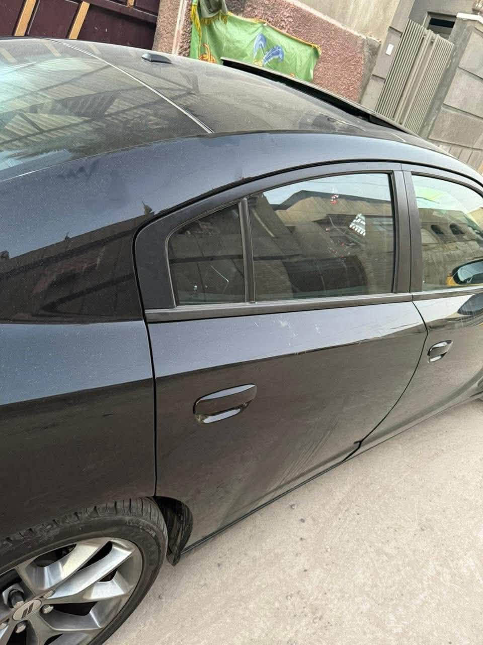 جارجر موديل 2022 sxt ماشيه 69 كيلو وقابل لزياده رقم اربيل بسمي عنوان بغداد سياره جديده  حادثه دعاميه فقط بدون ايرباك 
وجاملغ الخلفي بي شبر صبغ
تو ويل 
كشنات جلد تبريد تدفئه 
فتحه 
ويل 20 
خزن ميموري 
فتحه 
وباقي موصفات معروفه210 وبي مجال بسيط  
***********
