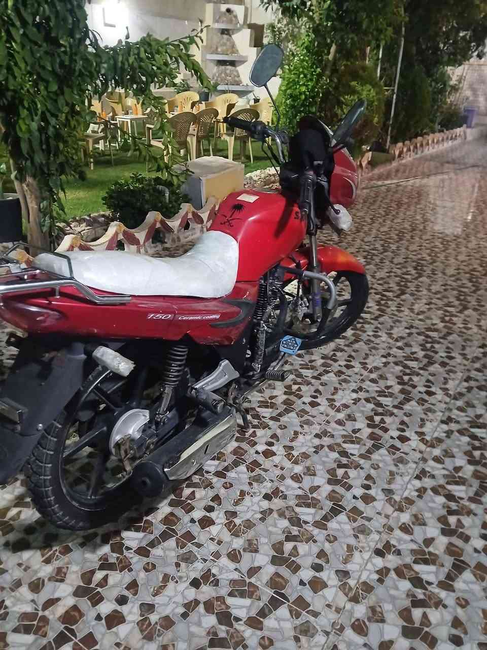 سلام عليكم 
سايم كير 2019
150
 الموطور نظيف ومرتب وما طارك اخو جديد 
 محركها كلش نظيف وما مفتوح و اخرس مينسمع شلعه ومعدل 

مكمرك و اوراق كامله 
 سعره مليون وبي مجال حك جيه  
 للتواصل والاستفسار الاتصال على الرقم التالي *********** أو مراسله الصفحة
