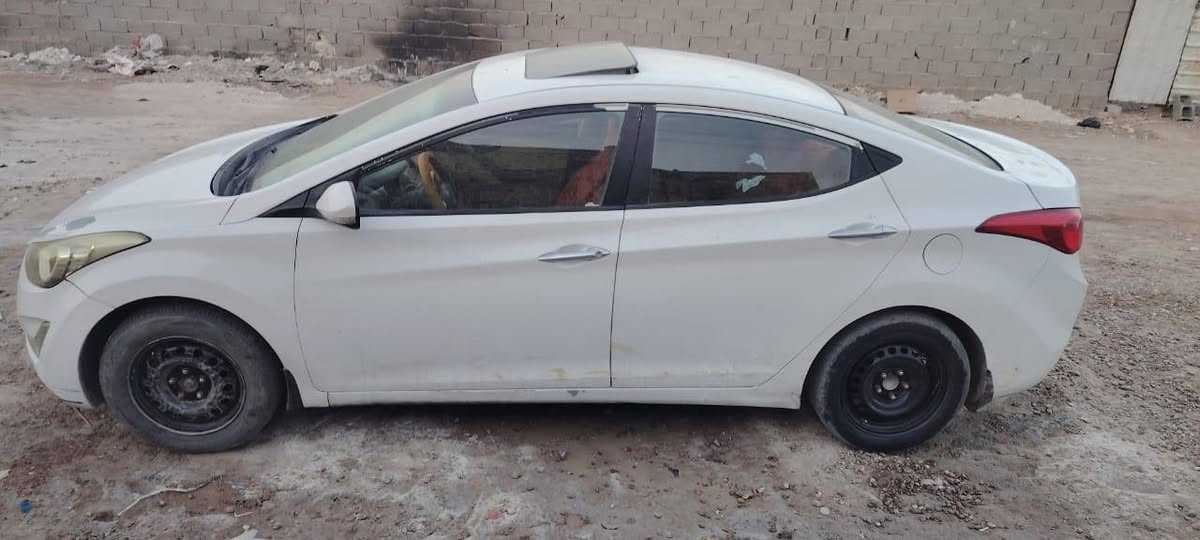 سلام عليكم النترا 2014 خليجية فول موصفات ماعدا البصمة كير اوتوماتيك ومكينة جدد شادهن حاوية وحدادية وخير من الله موصفات معروفة سونارة موجود سعرة 95وبي عنوان بغداد الشعب حي اور الشراي يتصل ***********

