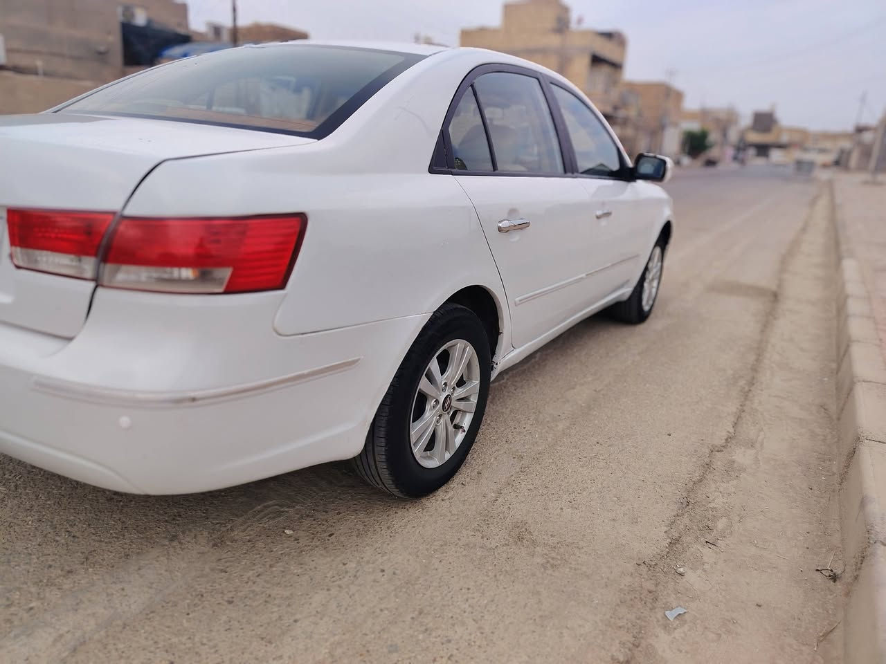 سوناتا خليجي 11رقم بصره دولي بيها رشات صبغ بدون دواخل محرك 2400دوش وكير مكفولات حداديه جديده تخم تاير تبريد ثلج  السعر 93 مجال قليل الاتصال ***********الشراي يتصل العنوان مركز العماره.
