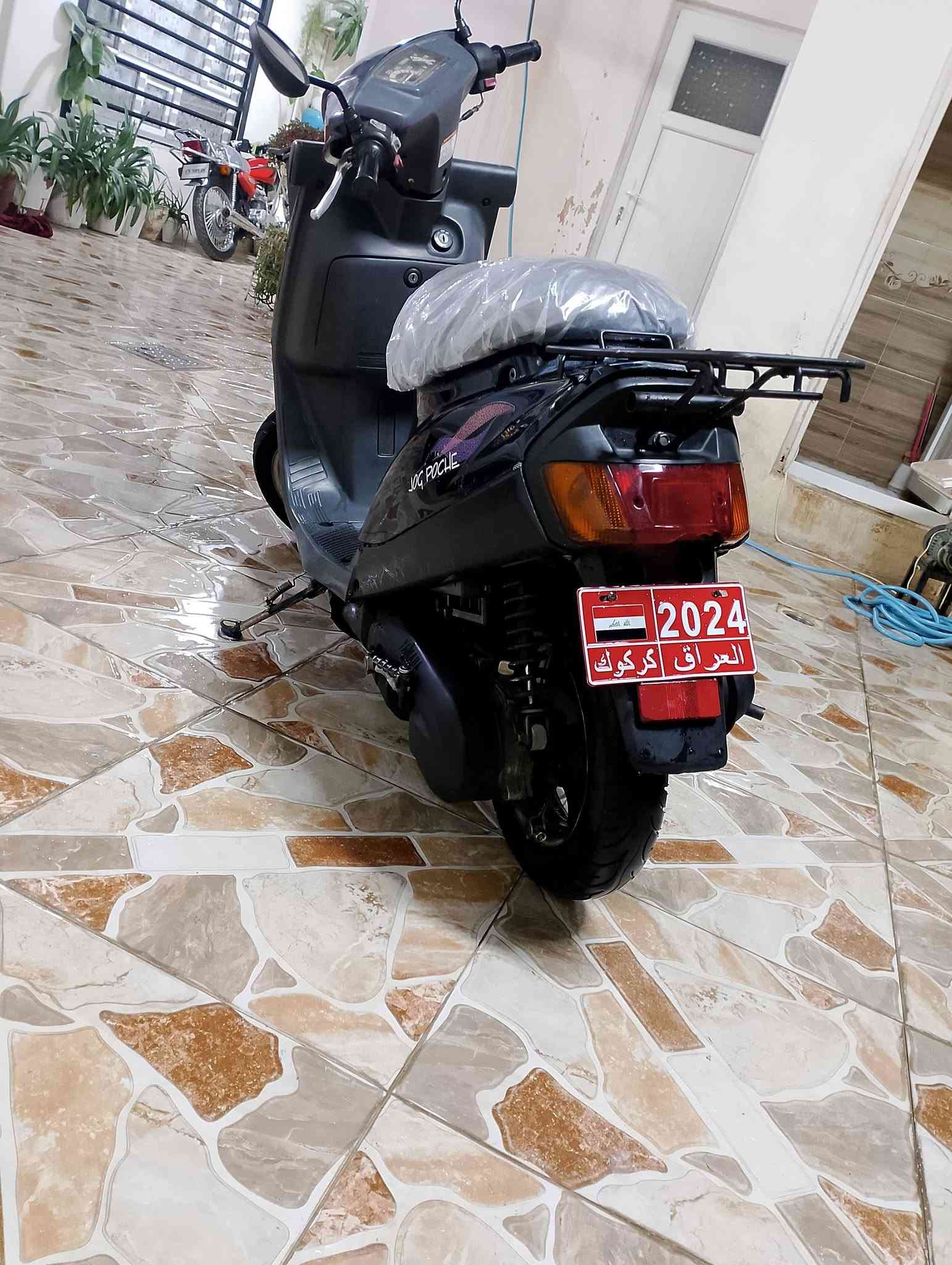 السلام عليكم، هذه الدراجة للبيع
النوع: ياماها (Yamaha)

المحرك: ما مفتوح وبدون أي مشاكل

الكهربائيات: كلها شغالة ونظيفة

العدادات: شغال (عداد السرعة ومقياس البنزين)

(البريك): يقف بمكانه، بدون أي عيب

الفطر (الشرائح/الكفرات): ما مكسور وجاهز بلادي

الإطارات (التواير): جديدة

السعر: 450 ألف ودش بيه مجال (قابل للتفاوض)

للتواصل والاستفسار، يرجى الاتصال على الأرقام التالية:
***********
***********
