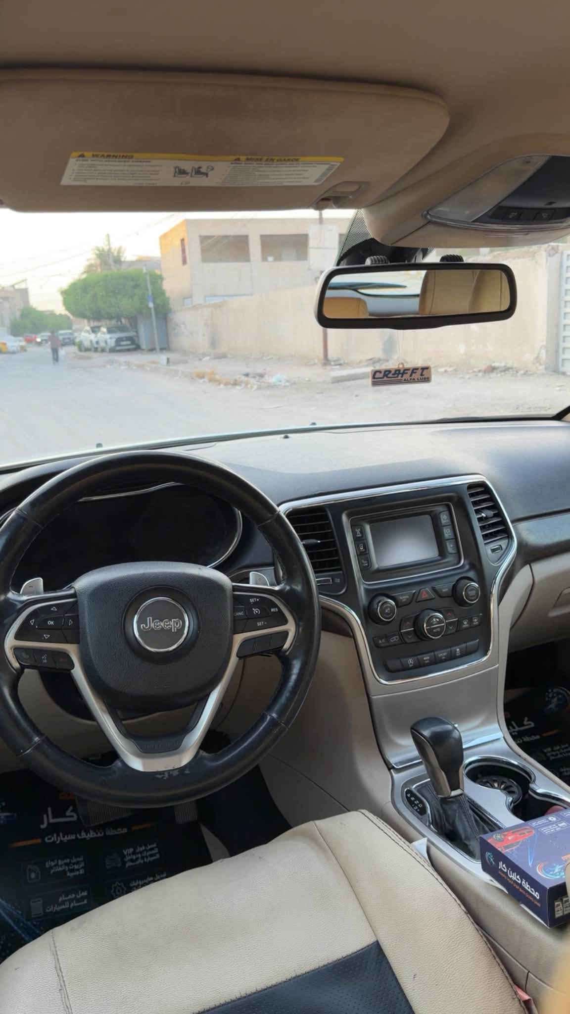 سلام عليكم 
جيب 2016 وارد امريكي كلين
بدون حادث او ضربة

بصمة داخل بيجي تحكم ستيرن جهتين وضعيات قيادة 
اوتو هولد توقف ذاتي شاشة صغيرة كير اوتو وعادي قطعتين تبريد 

السيارة مكفولة عدا بابين مفتوحات و3 اماكن زغار bdr 
تايرات وصدر جديد عليهة ادامة كاملة

مكاني بغداد حي البنوك 
رقمي ***********
