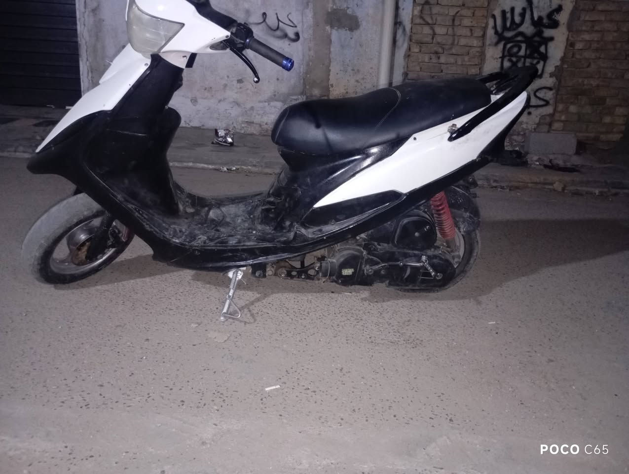 ماكس مفتوحه  شادين بوشه 55
كفرات نضيفه 
ابيع كوم دراجه تشتغل هندر واحد 
بس طكت الجبنه وذبت دهنه كله 
سعر ٢٢٥  الف وبيه مجال 
العنوان ناصريه مركز 
***********

