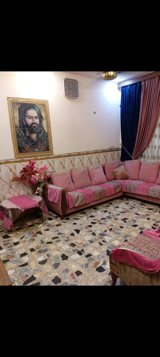 السلام عليكم ورحمة الله
يوجد 🏠 بيت للبيع 
في منطقة الكماليه المعوقين  مساحته ٦٥ متر واقع حال ٧٥ متر
على شارع عريض  للاتصال *********** @ طابو صرف
