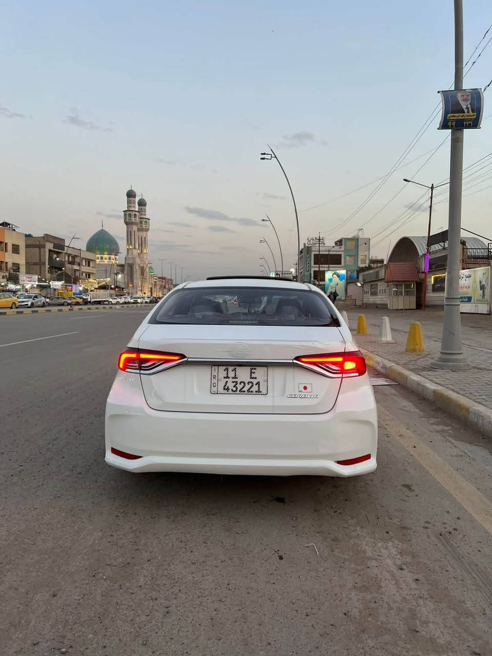 إعلان بيع سيارة كورولا هايبرد
تويوتا كورولا هايبرد 2023 - فول مواصفات (عدا الكشنات مو كهرباء)
 * الموديل: 2023
 * المحرك: هايبرد (اقتصادي جداً بالبنزين)
 * المواصفات: فول مواصفات كاملة، عدا الكشنات عادية (يدوي).
 * حالة البودي:
   * رصعة صغيرة كلش بالصندوق.
   * رصعة صغيرة كلش بباب السايد (السكن).
   * كم نقطة حالوب خفيفة بالقمارة مو كلش مبينة.
   * السيارة بصورة عامة ناطقة وبحالة ممتازة.
 * السعر: 130 ورقة ($13,000) وقابل للتفاوض بالشيء المعقول.
للتواصل والاستفسار: ***********
