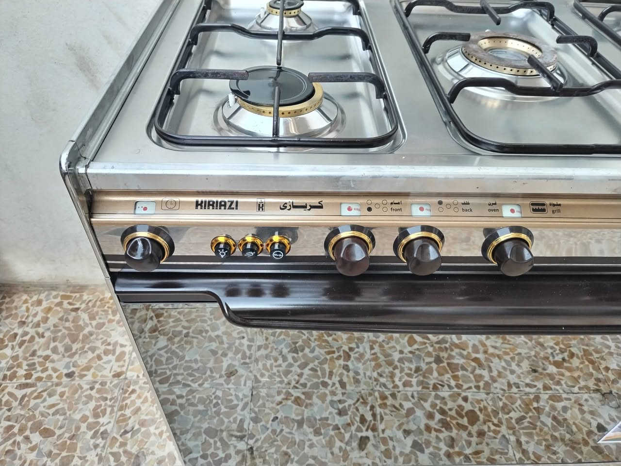 طباخ كريازي إيطالي خمس عيون مستعمل نظام بوري فرن خطين يشتغل قياس 90* 60 شغال فرن كلوب مقدحه شوايه كلو شغال العنوان موصل جانب الأيمن
***********
***********
