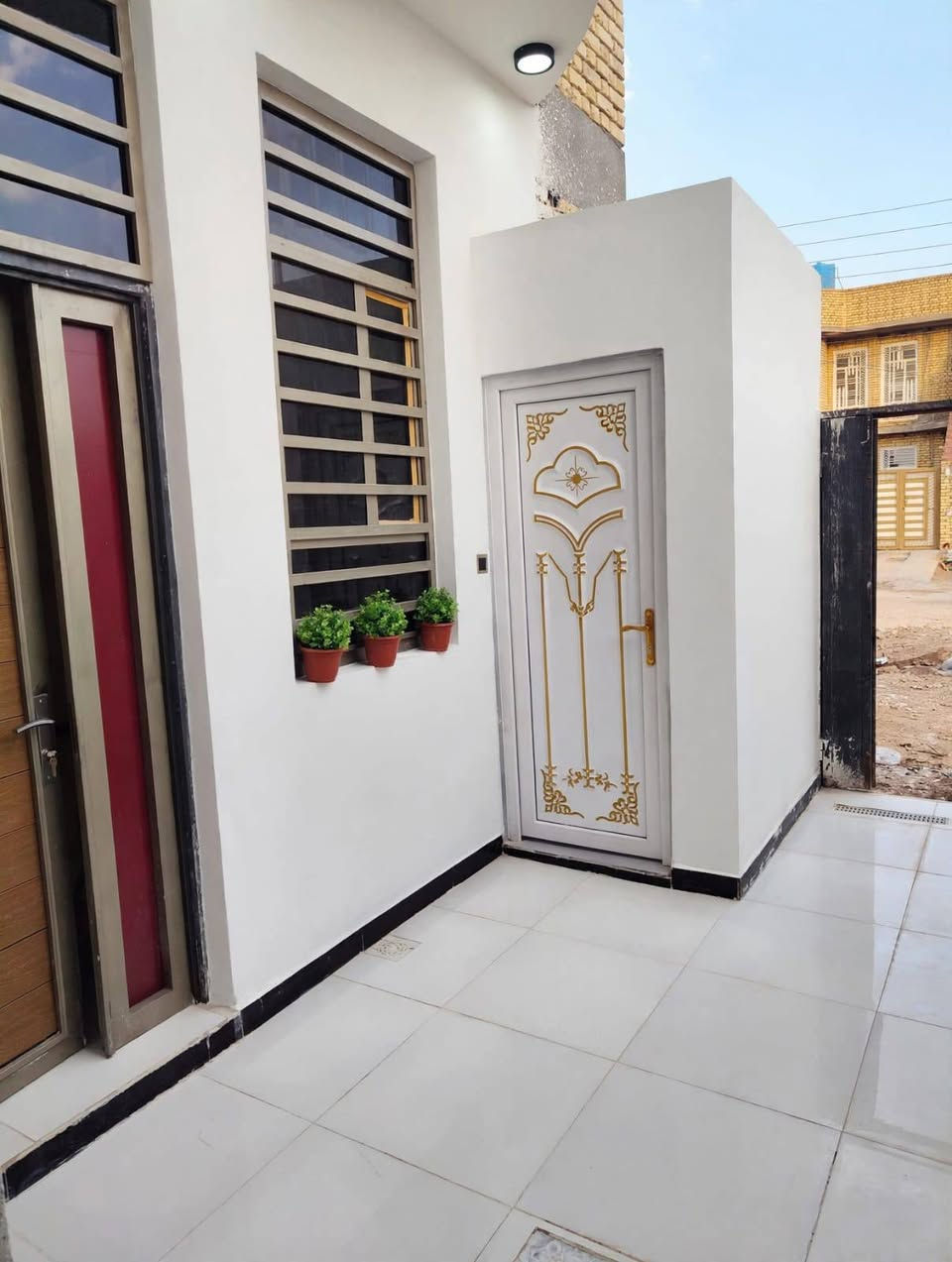بيت خلفي • ١٠٠م • كونكريت درجة أولى