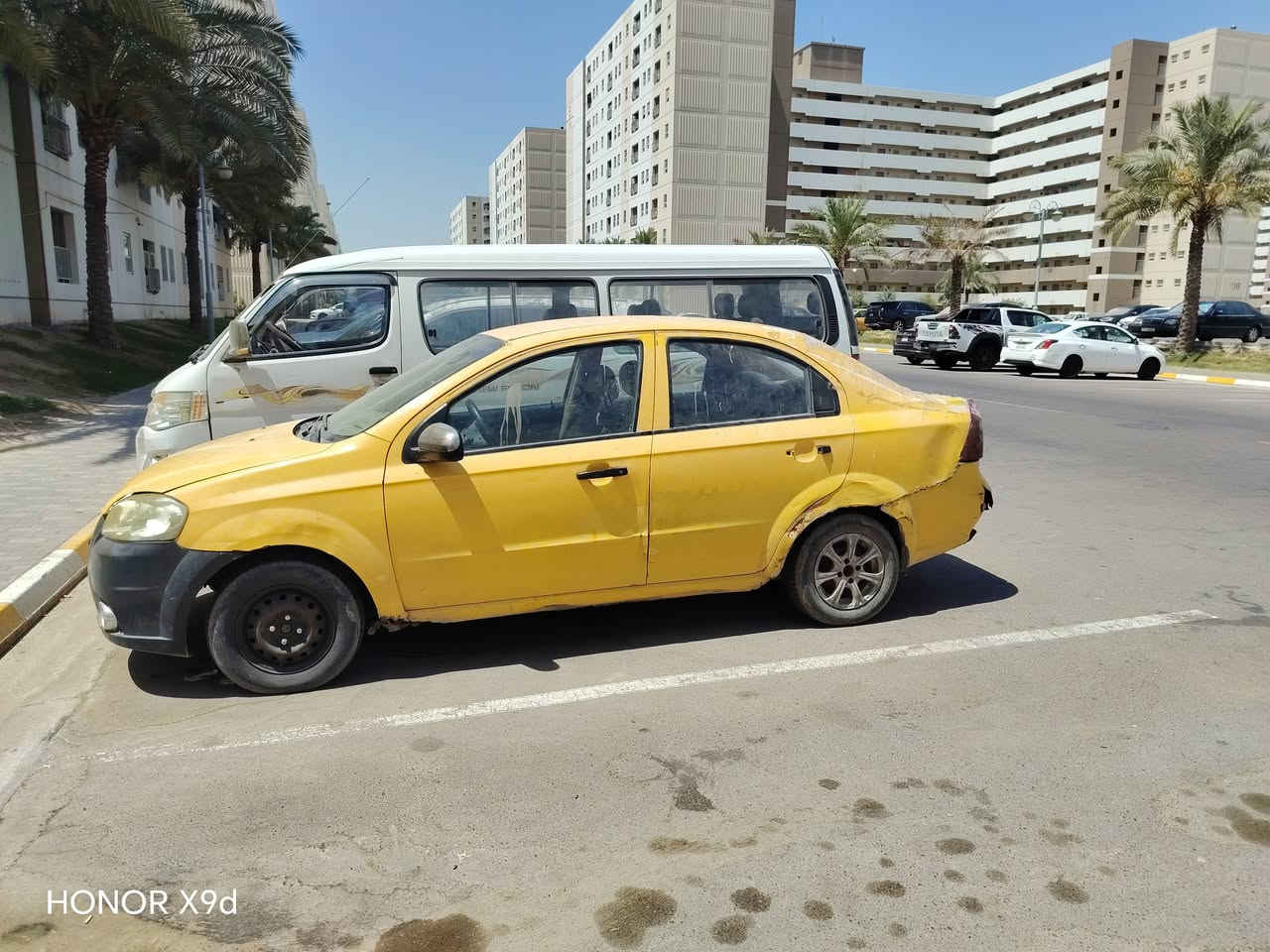 سلام عليكم،
افيو كير عادي محرك بي تبخير   

رقم نجف تريد تحويل تريد وكالة راعيهه بغداد 

بيهه نقوصات شوفه عينك  عليهه غرامات وهيئه  

مكان بغداد سعرها  13

***********

نص مكتوب في الصور:
- HONOR X9d