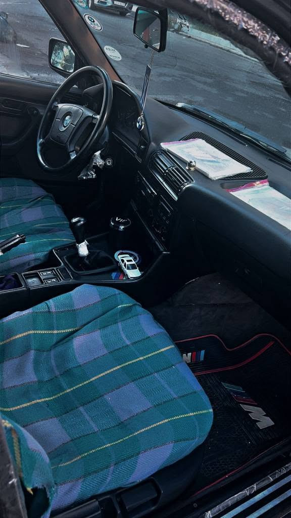 سه ره تا به ناوي خودا .
🇧🇪BMW بؤفرؤشتن 
مؤديل 1991📦 
 (سلايته )
(ته بيريده )
520 كه پسي گيرعادييه 
دووجام كاره با
تازه عام كوره كراوه 
ره قه موو سنه وي نويي 

گيرو مه كينه و ته قه و ره قه ي
به شه رتي سه ت فيته ر به دواي مه سره ف مه گه ري كلاج عه ينه ي تازه

 گؤراوه ناوخورفه ي لؤكه چوار تاييه و ويلي حه سيري نوي له ژيره چوار به ره ده رگاي لؤك کامل مه سره ف کراوه جه م
په كي خه فيفي پيشي هه يه تي

 شايه ني باس نيه بي سه ره ده بل وشانصي زؤر خه فيفه تكاييه مشته ري ني بيزارمان مه كه له هه وليرم 
تيبيني گؤرينه وه م نيه به س فرؤشتنه سعري (59) وه ره قه و معامه له يه كي برايانه ره قه م 
*********** ادميني♥️وه ری گره. أربيل, العراق
