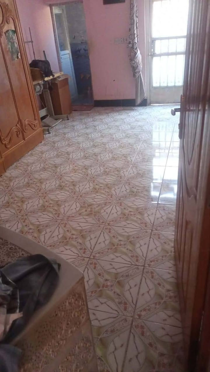 بيت للبيع طابو طابق واحد المساحة 150متر نضيف المكان بحي الزهراء قرب جامع اهل البيت  
استقبال وصالة وغرف نوم عدد 2 حمام داخلي ضمن وحدة من الغرف وصحيات خارجية تهويات ممرت اثنين المكان ديوانية وافق ادمن رجاء او الاتصال *********** ديوانية, القادسية
