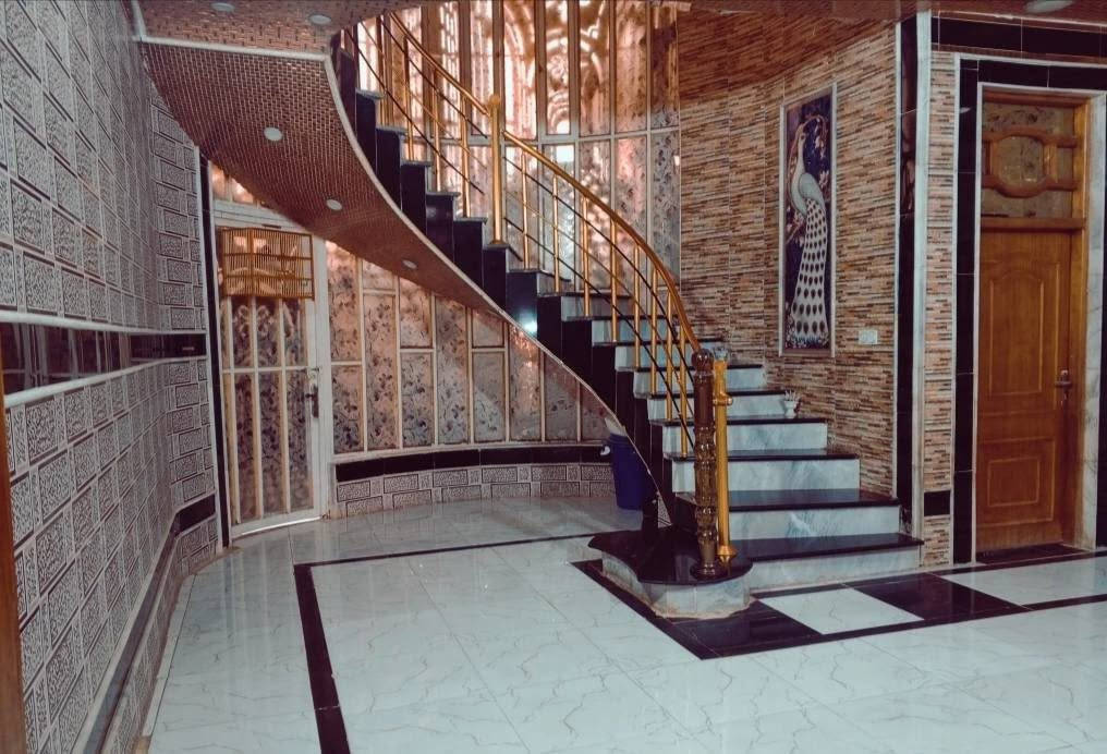 سلام عليكم الدار للبيع طابقيـن كامل البيت مشتغلي طاابقين مغربي وحجر  مسـاحـه 200 ركن وعلى ساحه مكانه   . (حي الصحفيين).    مقابيل مستشفى اللبناني  الاتصال او الاستفسار
***********
