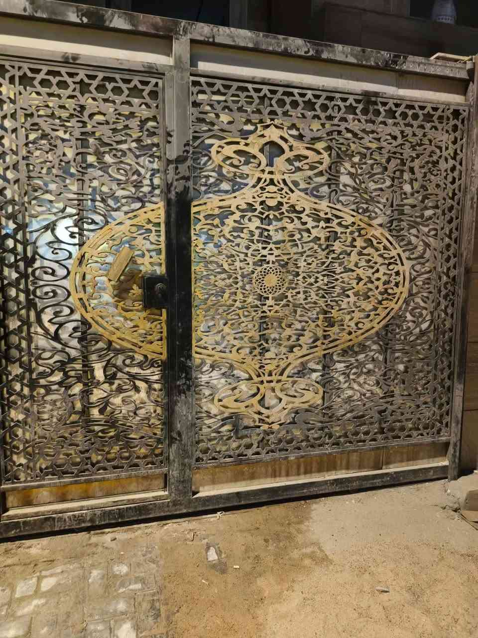 باب حديد • سي ان سي ٦مم • قياس ٣×٢٫٥