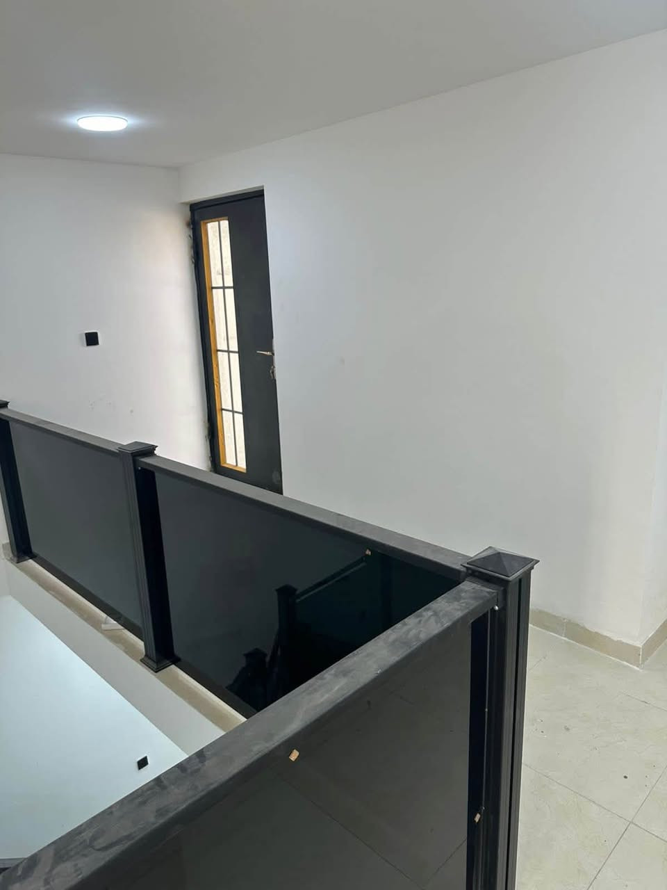 السلام عليكم بيت للبيع مساحته ٨٢م واجها ٣٠/٥البيت بي مدخليه موقع البيت السيديه قرب جامع الصديق من جهة التشجير البيت قاطين القاط الاول غرفة نوم ومطبخ وصحيات القاط الثاني غرفتين نوم سطح امامي وخلفي بناء ٢٠٢٥ زيرو اي استفسار مكتب وعقار الاندلس سيدعلاء ( *********** ()ابو فهد الشمري ()***********()
