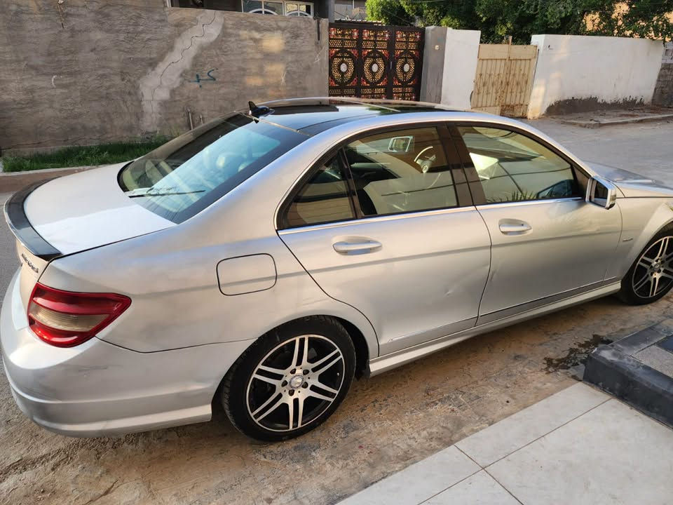 #سعر مناسب جدا 
مارسيدس c200 2011
محرك ٢٠٠٠ تيربو تعبان ايدخن  
باسمي  بيها ضربة سطحية 
بالبنيد مرجع بارد بس الصبغ تعبان شبرين وبيه ضربة بالجاملغ الخلفي  
سيارة خليجية دعامية امامية تعبانة 
اجزاء المحرك 
عدى الطابوكة جدد
مكانها ابو غريب 📍النصر والسلام 
اتصال ☎️ 
***********
🟥علق يصلك سعرها
