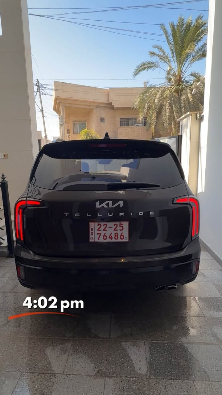 2024 KIA TELLURIDE, SX X-LINE
وارد امريكي  فول مواصفات ١/١
محرك 6  سلندر 
السيارة بدون رقم تترقم  اربيل
ماشيه 8000 Mi
بدون ايرباك✅
حادث السيارة جاملغ خلفي وصندوك صبغ 
مواصفات سيارة 
✅ بانوراما 
كشنات vip 
تشغيل عن بعد
٥ وضعيات قيادة
تدفئة تبريد كشنات
حساس امامي وخلفي
٥ كامرات
اوتو هولد
بردات خلفية
خزن  ميموري كشنات 
رادارات امامي خلفي جانبي
وبعد بيها هوايه مواصفات 
ملاحظه ✅السيارة بحالة الوكالة
مكان السيارة بغداد الجادرية 
***********
السعر المطلوب 318 ✅ ورقة وبيها مجال
