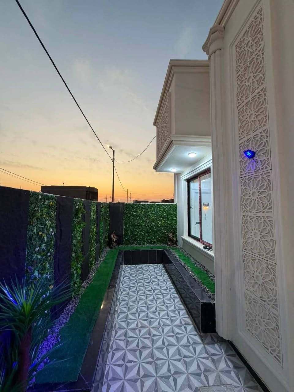 بيت للبيع في حي الجامعة مجمع حيدر حجي هندي الزوم الأول المساحه ٢٠٠ متر كلش حلو وجاهز على اخر شي
