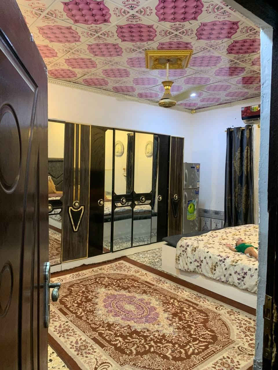 بيت للبيع قريب مضيف الحميز المساحه 150 متر غرفتين هول براني مطبخ صحيات يرهم اقصاد ونقد تفاصيل أكثر ***********
