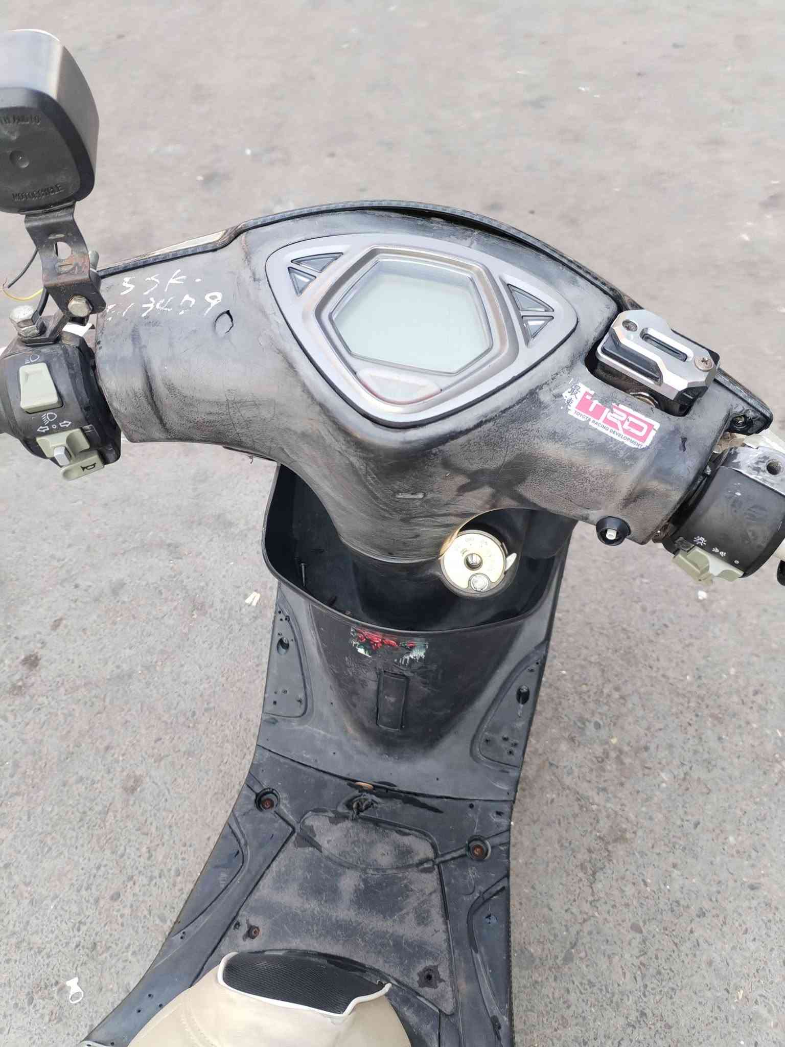 السعر 600
🏍️ دراجة ماكس عدلة للبيع

🔧 المواصفات والتعديلات:
• بوشة 55 شلعلة / معدلة
• ويلات رياضي
• سلف رياضي
• عينة إلكترونية
• عمبار بريك رياضي
• تايرات جديدة
• كفرات كاربون فايبر
• دبل رياضي
• صندوك لايت
• بك لايت
• سكنات عينة

⚙️ حالة الدراجة:
• شغالة وكلشي بيها تمام
• نقصها فقط باتري تعبان
• اللاشاير ما يشتغلن

📍 الموقع: البصرة
📞 للتواصل: ***********
