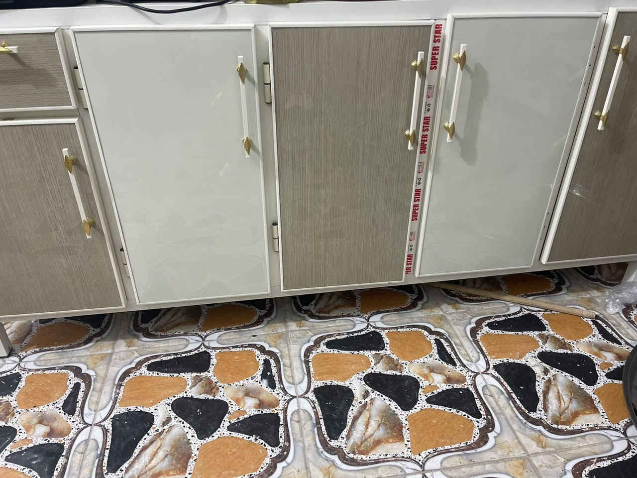 للبيع جديد كسر صار يومين من أخذنا بس مكافى بالمطبخ سعر 460 وبيه مجال 
*********** الاتصال
