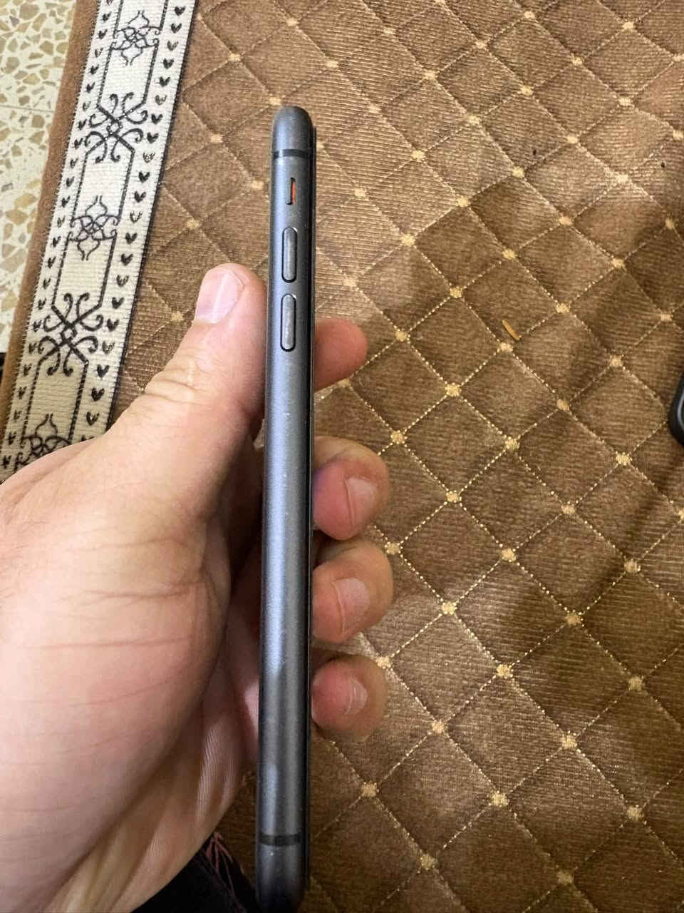السلام وعليكم ايفون 11 كامرتين 128 جهاز نضيف كلش مداخل تصليح ذاكرة 128 بطارية 71 السعر 225 
***********

نص مكتوب في الصور:
- 5:48 79 حالة البطارية والشحن رسالة مهمة حول البطارية حالة بطاريتك متدنية جدًا. يمكن أن يبدل أحد مزودي خدمة Apple المععتمدين البطارية لاستعادة الأداء والطاقة القصويين. العثور على خيارات الخدمة... 71% الحد الأقصى للقدرة هذا قياس لقدرة البطارية مقارنة بقدرتها عندما كانت جديدة. قد تتسبب القدرة المنخفضة بتقليل ساعات الاستخدام بين عملية الشحن والأخرى. أقصى قدرة للأداء ستساعد الأنظمة المضمنة في النظام والمكونات في تخفيف آثار الأداء التي قد تلاحظها أثناء التقدم الكيميائي في عمر بطارية iPhone. شحن البطارية المحسن للحد من استنزاف عمر البطارية، يتعلم ال iPhone من عادات الشحن اليومية، بحيث ينتظر ولا يتجاوز 80% حتى يحين موعد حاجتك إلى استخدامه.