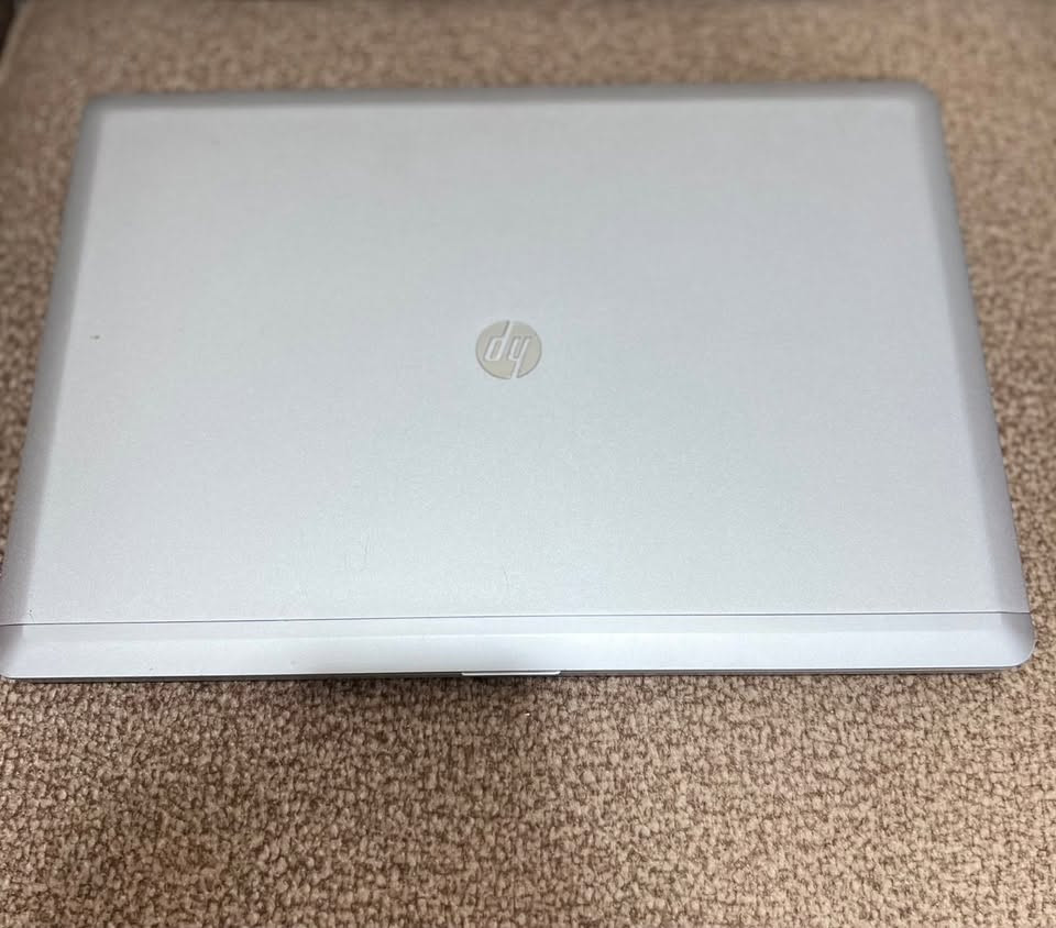 لابتوب HP Ultrabook للبيع
* الماركة: HP
* النوع:  HP Ultrabook (خفيف ونحيف )
* المعالج: Intel Core i5
    الشاشة: تقريباً 14 إنج ⁠
    البطارية: جيدة
نضيف واستخدم قليل 
السعر (٢٥٠) وبي مجال
مكاني الگرمه

واتساب ***********
