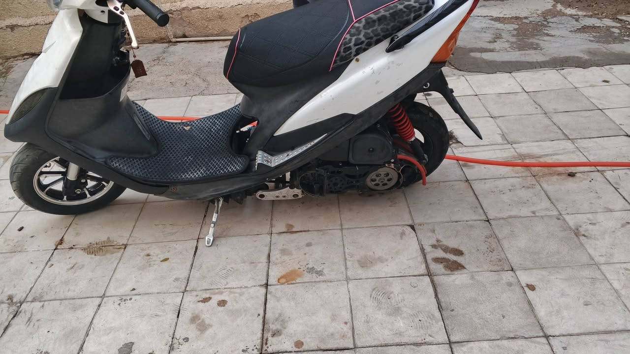 السلام عليكم
دراجه ماكس عدله 
للبيع الدراجه تخبل نكره سلف الدراجه مزوده صالنصه رياضي بيه تزويد هواي الدراجه نضيفه كلش تعال افحص وشوف من دبلات RGS تواصل على الرقم
***********
السعر 650 الف قفللل

