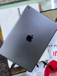 ايباد 9 ذ64  ب87  نضافه جهاز 1000/100  برغي واحد ما مفتوح بي   كارتونه...