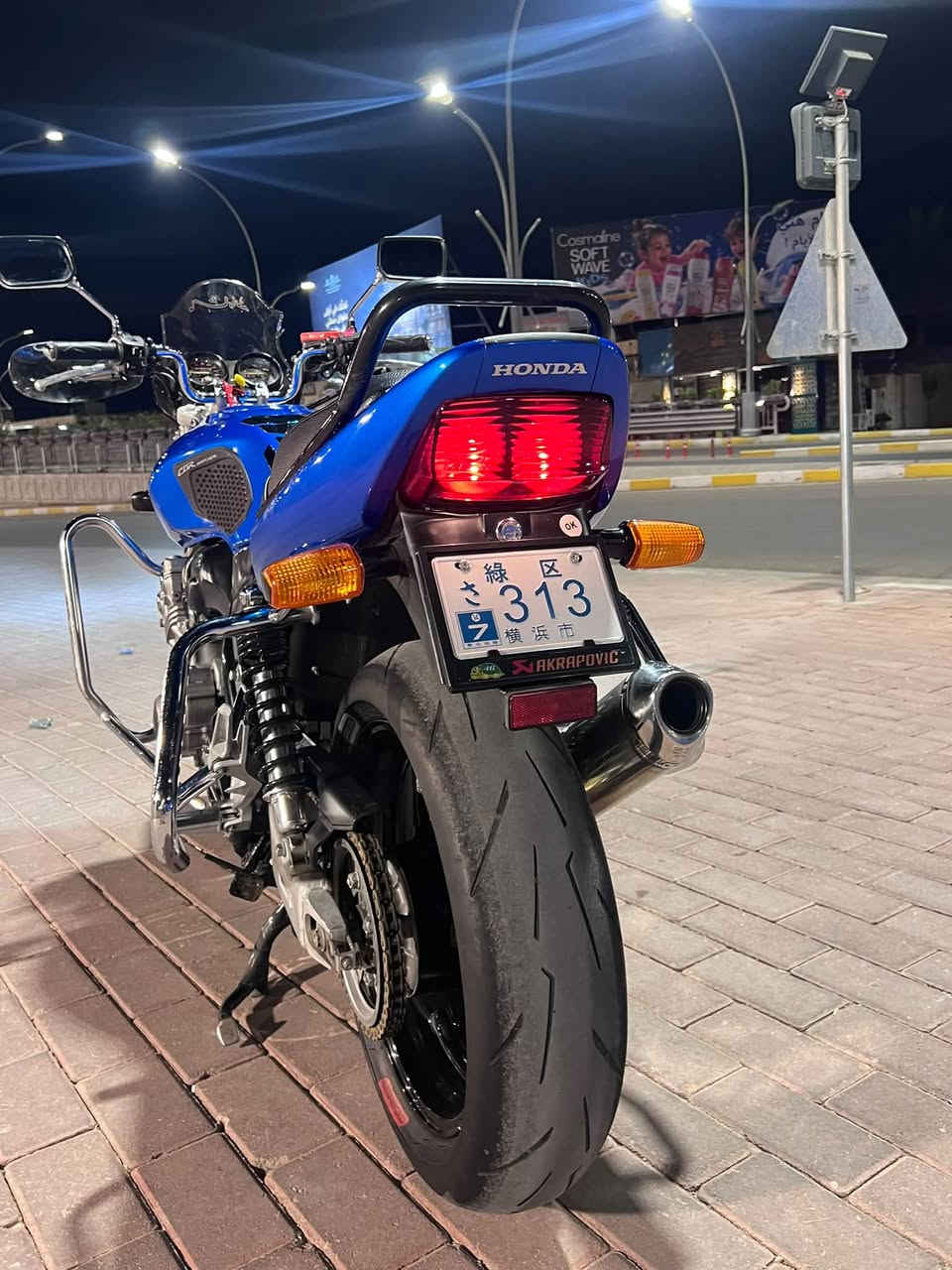 السلام عليكم… اخوان مكلف بالنشر
اللهم صلي على محمد وال محمد  

 دراجة CB400 للبيع … الدراجه نازله من معرض تميم التميمي قبل 3 اشهر 

الدراجه كير مكينه كهربائيات كلها بلاديه وشرط الفحص 

الدراجة جيل ثالث نوزل 16 ولف 

الدراجه كامله من كلشي 
دبل سويج
سستم دروعه كامله
سبايدر خلفي
شفقه امامي اصليه تفصيخ 
كفر يدات 
زوج تايرات جدد امامي خلفي
زنجيل دراجه جديد 
دسكات جديده 
ربلات تانكي اصليه 
والدراجه هيه تسولف بنضافتها
 ملاحضه الصالنصه الرياضيه مو وياها البلاديه مالتها موجوده وصورها بلمنشور 

مكان الدراجه الرمادي …
السعر  21  وبيها مجال للشراي
للاستفسار *********** مراسله واتساب او على الخاص
