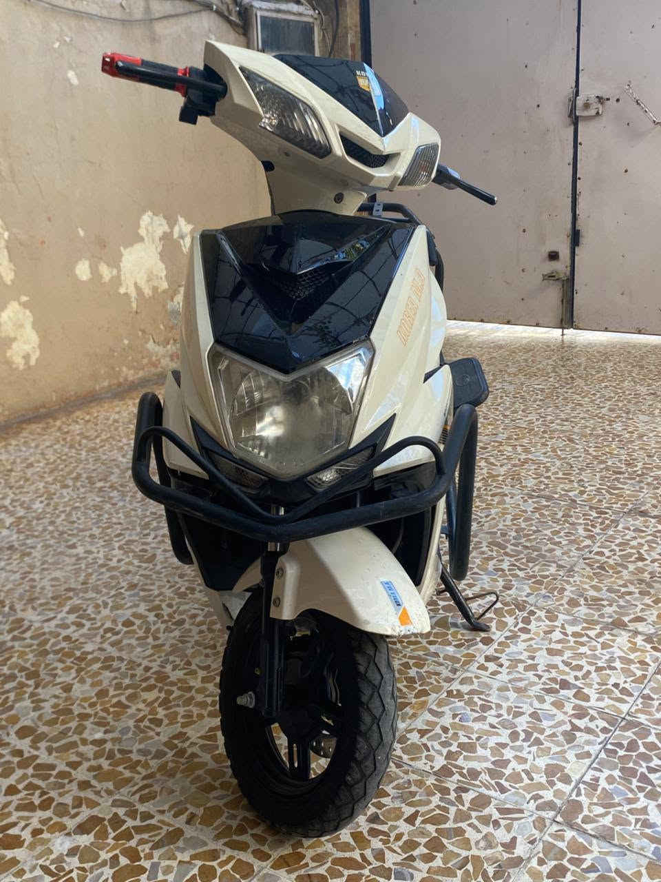 السلام عليكم سكنس للبيع ماطور نظيف قدام العين ست بطاريات شرط على الفحص ويرمنيه كلها شغاله لايت زينون ابيض ثلاث نمر يمين يسار بك شغال السعر 350 وبي مجال بسيط للطيبين مكاني موصل الايسر حي التحرير  الرقم 
*********** مكلف بالنشر @
***********
