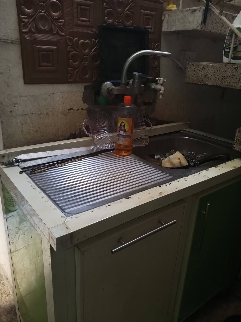 سلام عليكم
عندي اثاث اريد ابيعهن وباسعار مناسبه جدا"
العنوان كوريش،/حي السلام قرب حسينة السجاد 
الي يريد يشتري يتواصل علي الرقم ***********

