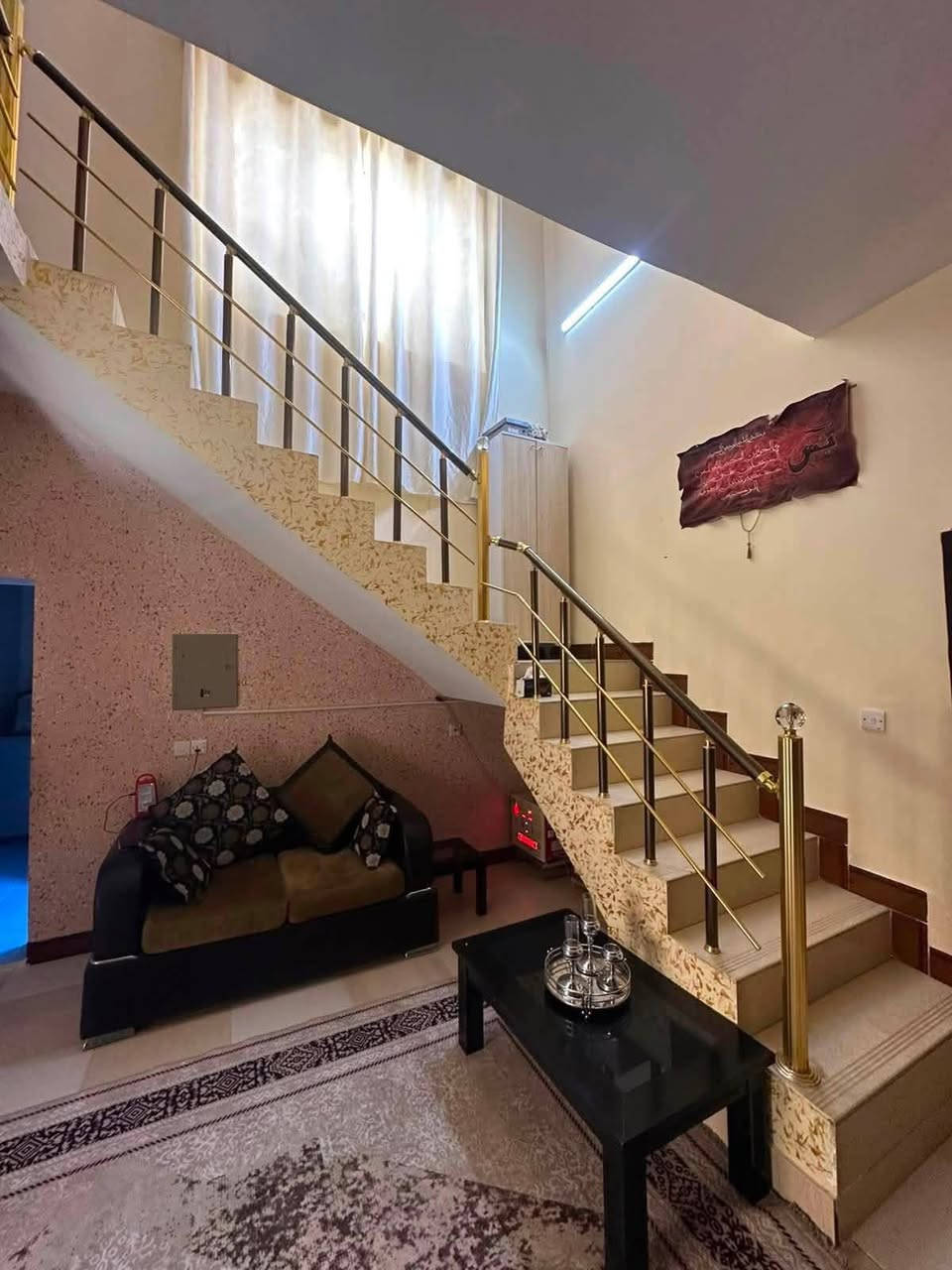 بيت للبيع 240 متر. /(طابو ملك صرف ) 
الموقع //// بداية دارة كونارة قريب عل حديقة 

السعر // 120 مليون وبي مجال بسيط 
لاستفسار //***********
او مراجعة مكتبنا التراث الهندسي للعقار و المقاولات في شارع مزرعة
