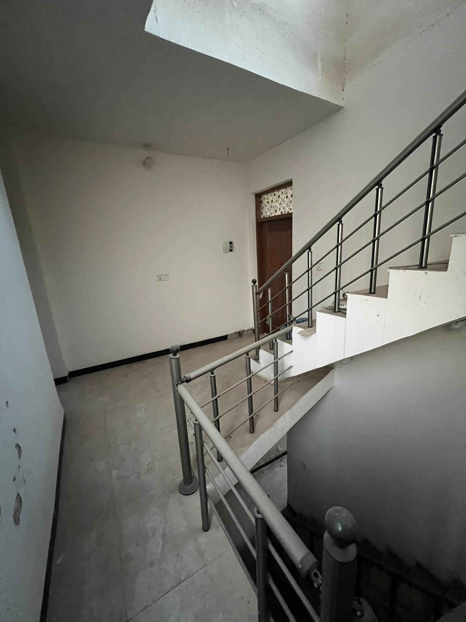بيت بل زعفرانيه الاربع شوارع زراعي للبيع
مساحه البيت 75 متر
طابو زراعي سند 25 حجي جعفر البي وكاله+ قرار محكمه
واجهيه 5 نزال 15
مبني طابقين 
مع خدمات بل طباقين 
البيت كامل 
متواجد واتساب او تصال ***********
